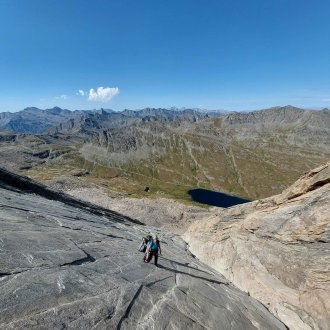 grimpeur sur dalle taillante